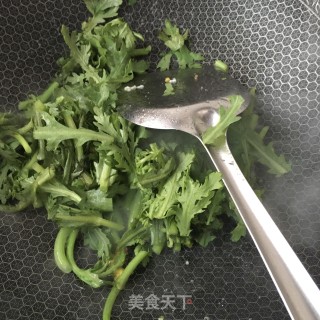 “快手小炒”茼蒿炒鸡蛋的做法步骤：16