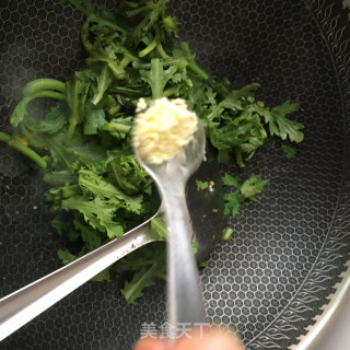 “快手小炒”茼蒿炒鸡蛋的做法步骤：17