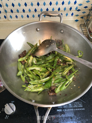 青椒炒牛肉的做法步骤：3