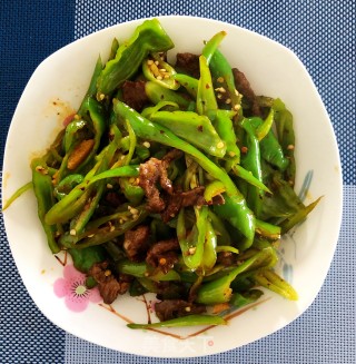 青椒炒牛肉的做法步骤：4