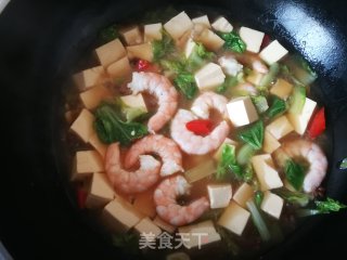 小白菜虾仁豆腐盖浇面的做法步骤：1