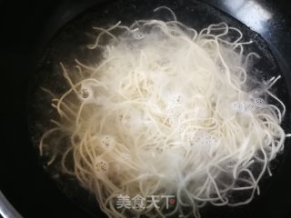 小白菜虾仁豆腐盖浇面的做法步骤：3