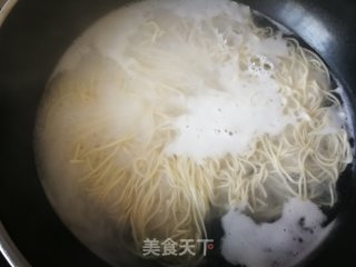 小白菜虾仁豆腐盖浇面的做法步骤：4