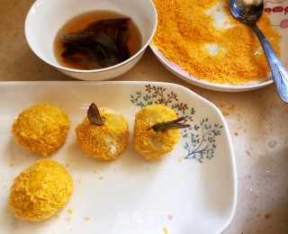土豆泥芝士虾球的做法步骤：4