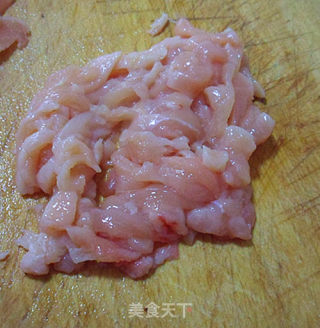 快手小炒——香菜胡萝卜炒鸡丝的做法步骤：2