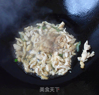 快手小炒——香菜胡萝卜炒鸡丝的做法步骤：5