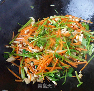 快手小炒——香菜胡萝卜炒鸡丝的做法步骤：8