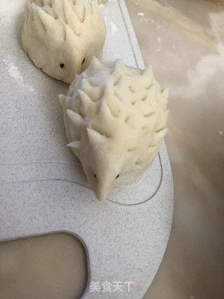 黑芝麻刺猬包子的做法步骤：4