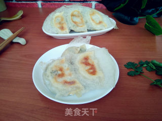 香菜鸡蛋白菜馅煎饺的做法步骤：11