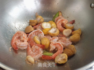 大虾烧板栗的做法步骤：6