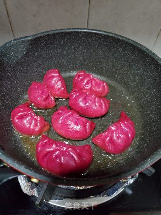 火龙果煎饺的做法步骤：14