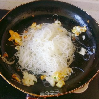 韭菜炒粉丝的做法步骤：5