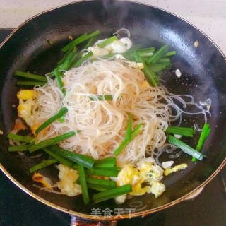 韭菜炒粉丝的做法步骤：6
