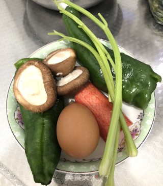 美味炒饭的做法步骤：1