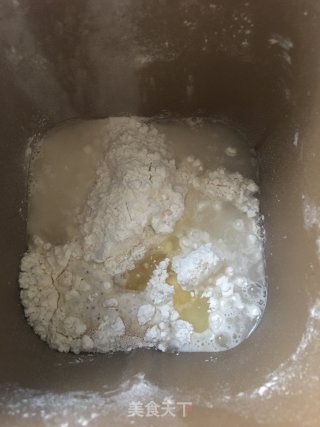 什锦水果披萨的做法步骤：1