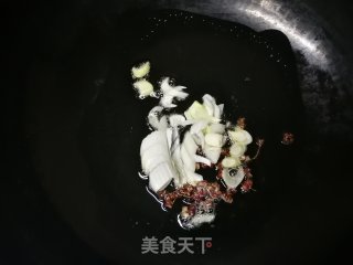 蒜苗炒千张的做法步骤：3