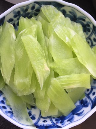胡椒青笋片的做法步骤：2