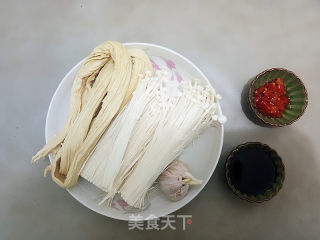 金针菇蒸腐竹的做法步骤：1