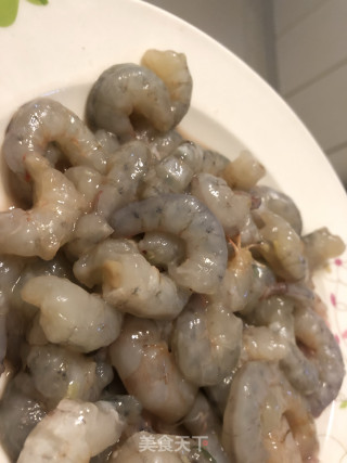 鲜虾披萨的做法步骤：3