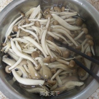 干煸蘑菇小炒的做法步骤：1