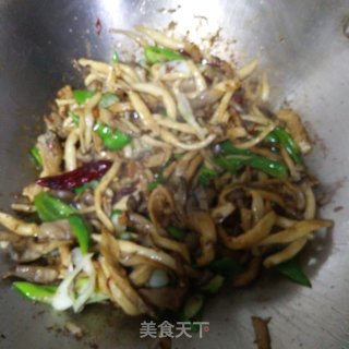 干煸蘑菇小炒的做法步骤：8