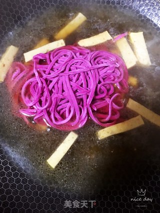 午餐肉青菜热汤面的做法步骤：7