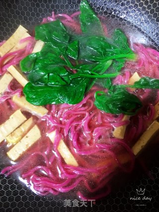 午餐肉青菜热汤面的做法步骤：9