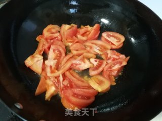番茄鸡蛋面的做法步骤：2