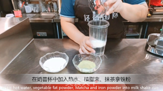 奶茶热饮︱抹茶香米卷卷云的做法步骤：1