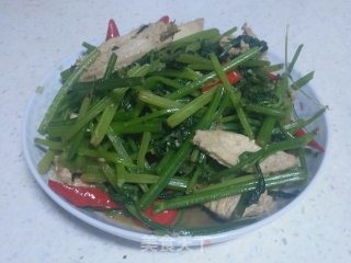 芹菜炒鸡胸肉的做法步骤：9