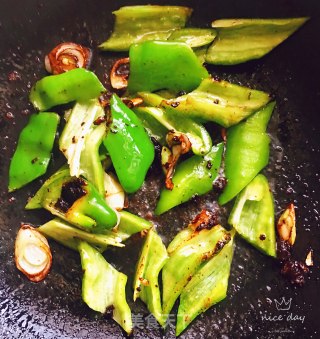 ＃快手小炒＃酱烧尖椒豆皮的做法步骤：8
