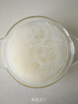 葱油金针菇的做法步骤：1