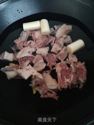 羊肉淮山汤的做法步骤：2