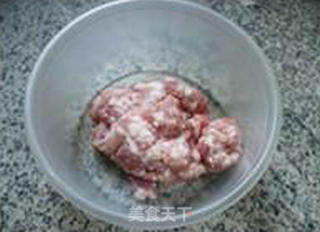 香干酸菜肉馅饺子的做法步骤：2