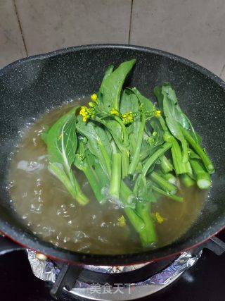肉片菜心煮红薯粉的做法步骤：5