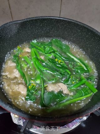 肉片菜心煮红薯粉的做法步骤：7