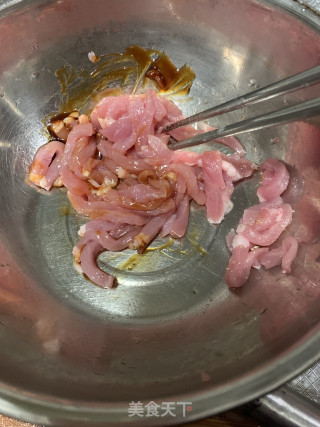 大蒜茶干炒肉丝的做法步骤：2