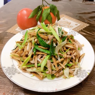 大蒜茶干炒肉丝的做法步骤：6