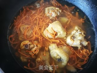 虫草花鸡腿汤的做法步骤：10