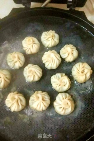 韭菜鸡蛋馅生煎包的做法步骤：8