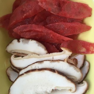 香菇腊肠煲仔饭的做法步骤：4