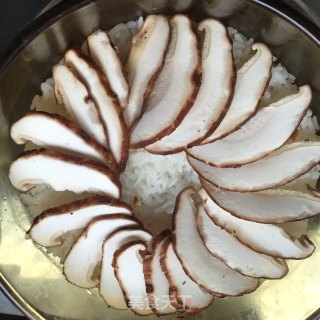 香菇腊肠煲仔饭的做法步骤：7