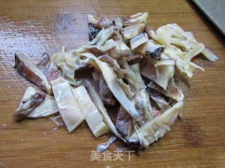 乌贼鲞炒莴笋的做法步骤：3