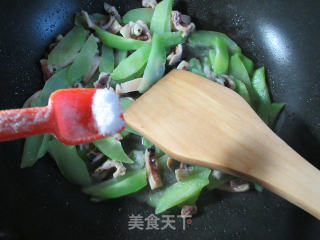 乌贼鲞炒莴笋的做法步骤：8
