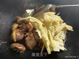 鸭肉炒竹笋的做法步骤：9
