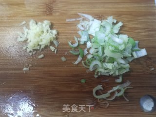 酱油肉末蔬菜面的做法步骤：2