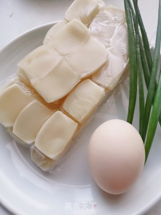 鸡蛋煮年糕的做法步骤：1