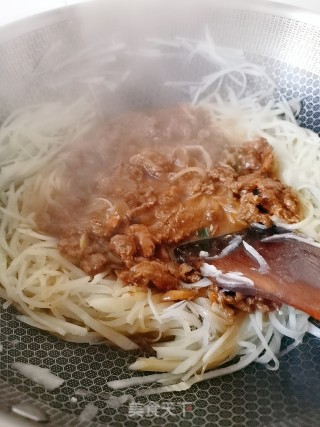 萝卜丝炒牛肉的做法步骤：9