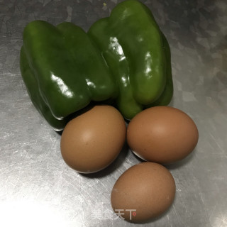 鸡蛋炒青椒的做法步骤：1
