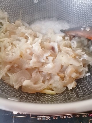 蒜苗炒牛筋的做法步骤：4